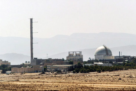 مفاعل ديمونا الإسرائيليّ يبحث عن أماكن بديلة لدفن الإشعاعات النوويّة التي قد يؤدّي تسّربها بسبب هزّةٍ أرضيّةٍ إلى قتل الملايين