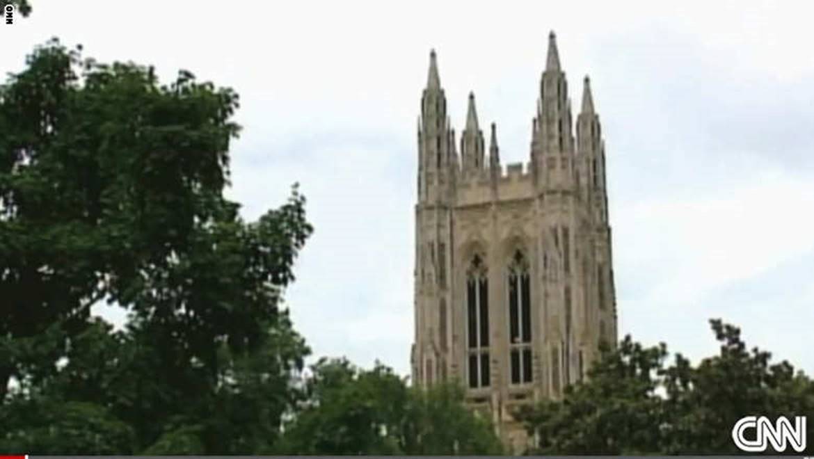 جامعة دوك الأمريكية تسمح لطلابها المسلمين برفع الأذان من أعلى برج كنيسة بالحرم الجامعي